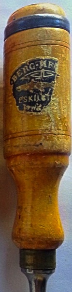 Berg Label with Scrolls 1aa 600px